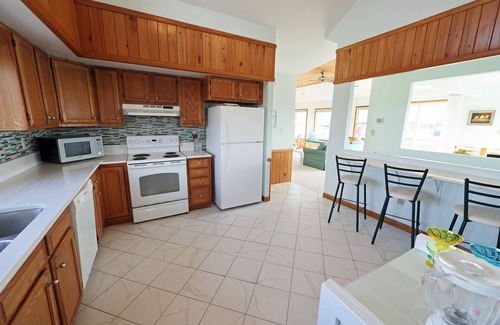 Whalehead Beach House | WH911- Private Pool, Hot Tub, 5 Lovely Bedrooms and Basketball Too!