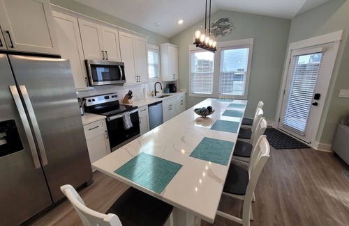 Corolla Village Condo | Whalehead Waves: New Condo - Steps to the Beach