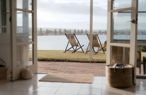 Encounter Bay Villa | Whalers Rest Ocean front Whale watching