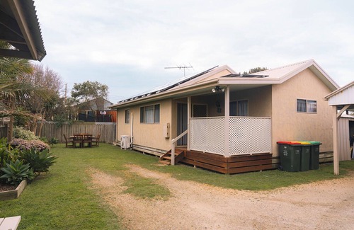 Surf Beach House | Whales, Penguins & Surf Escape - Beachley Bungalow 2 with WiFi