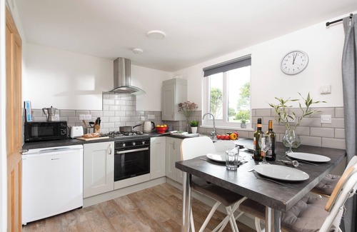 Helford Passage Cottage | WHEAL JEWEL LODGE, pet friendly, with hot tub in Helston
