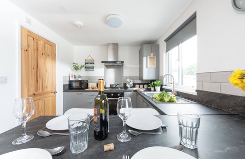 Helford Passage Cottage | WHEAL ROSE LODGE, pet friendly, with hot tub in Helston