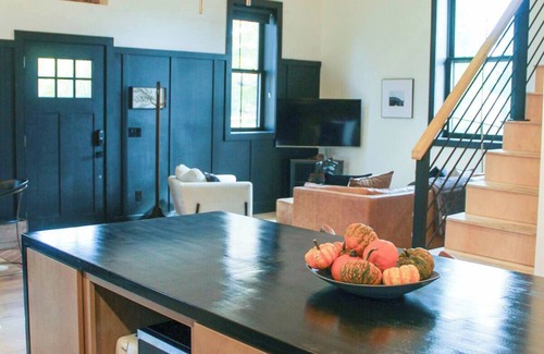 Clifton House | Wheatland Schoolhouse no.7 - Unique 2 bed, 2 bath Country Living