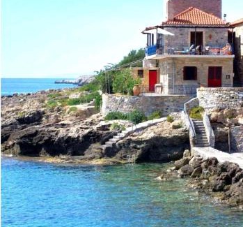 Lefktron House | Wheelhouse Trachila Mani