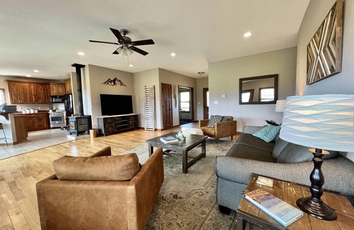 Greybull House | Wheels Up Cottage at Ever Sky Ranch, THE VIEWS!