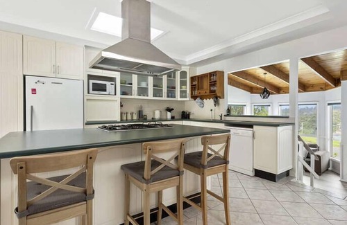Conjola Park House | Where We Escape - Holiday Management welcomes you to The Lake House, Conjola park