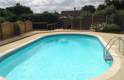 Rockbeare Cottage | WHIMPLE COTTAGE, pet friendly, with pool in Ottery St Mary