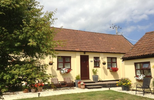 Rockbeare Cottage | WHIMPLE COTTAGE, pet friendly, with pool in Ottery St Mary