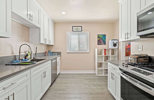 Westmont House | Whimsical Family Stay, 10 Min Walk to PV Hospital
