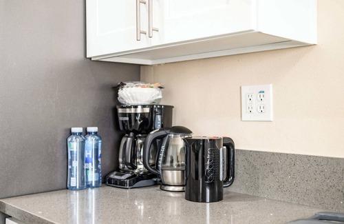 Westmont House | Whimsical Family Stay, 10 Min Walk to PV Hospital