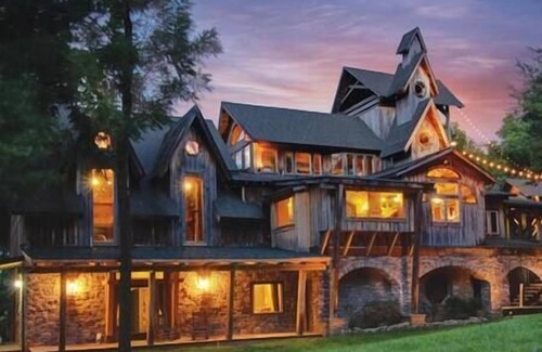 Franklin Apartment | Whimsical Gatehouse at Dark Horse Estate