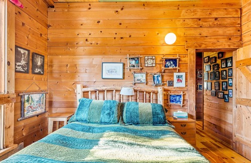 Groveland Cabin | Whimsical outdoor retreat with a pizza oven, firepit, game room, grill, & AC