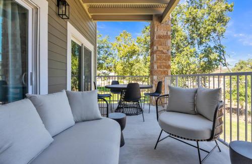 Gruene Apartment | Whiskey River - Texas Music Theme in Historic Gruene, Riverfront on the Guadelupe River