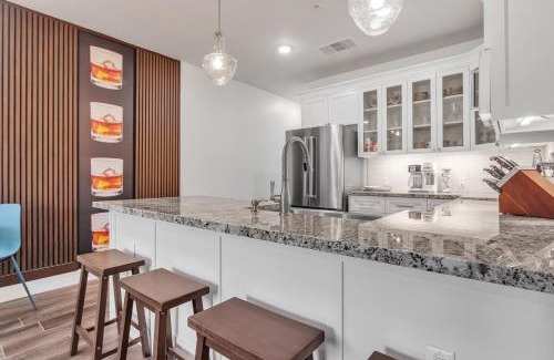 Gruene Apartment | Whiskey River - Texas Music Theme in Historic Gruene, Riverfront on the Guadelupe River