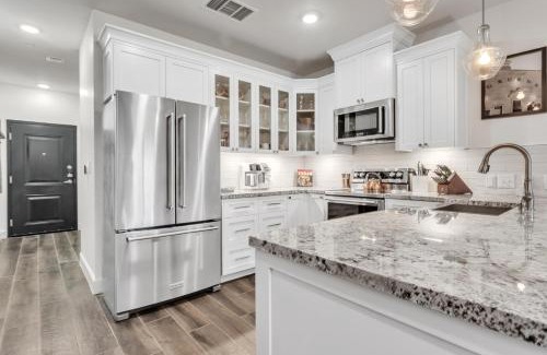 Gruene Apartment | Whiskey River - Texas Music Theme in Historic Gruene, Riverfront on the Guadelupe River