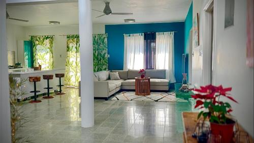 Whitehouse House | Whispering Clouds Beach House