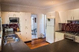 Wentworth Falls House | Whispering Pines Cottages