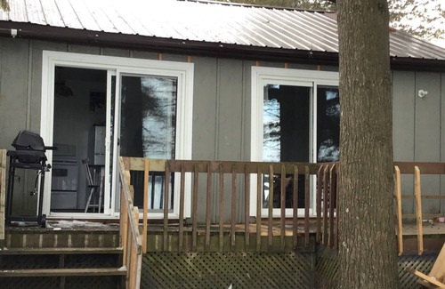 Milford Cottage | Whispering Pines - Waterfront 2 bedroom cottage