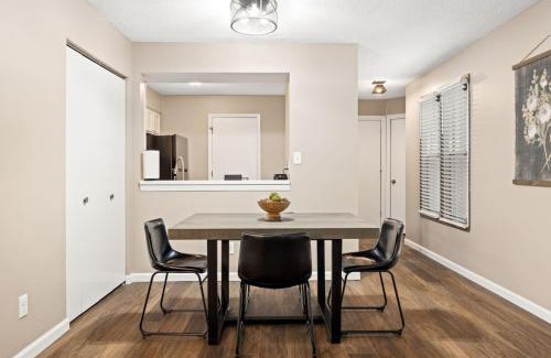 Orange Prairie House | Whispering Willow Retreat 2BD 2BA Nature Oasis