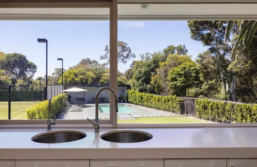 Mount Eliza House | Whispering Woodlands with Pool and Tennis Court