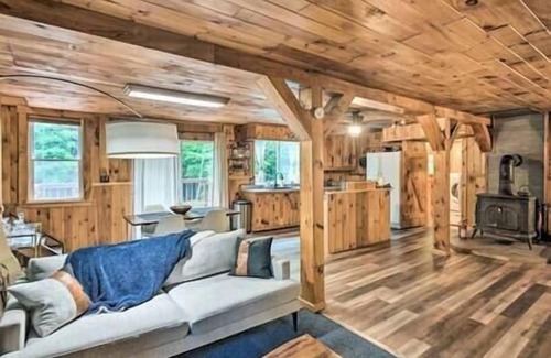 Grafton Cabin | Whispering Woods Cabin - Creekside & Pet Friendly