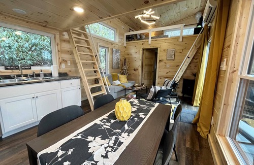 Stanton Cabin | Whispering Woods Modern Cabin w/HOT TUB