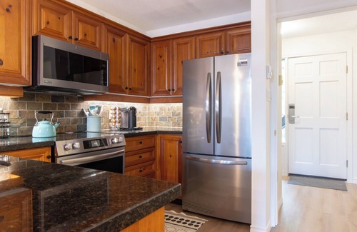 Upper Village House | Whistler Blackcomb Escape | Private Hot Tub & Cozy Mountain Views