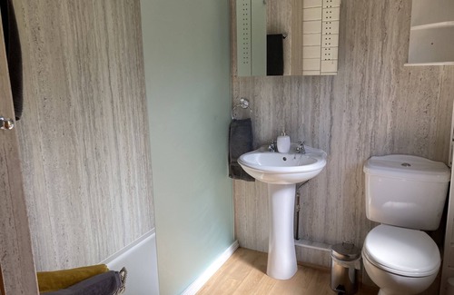 Gillingham House | Whistley Farm Lakeside Lodges with Fishing Lakes & 4 Hole Pitch & Putt Golf