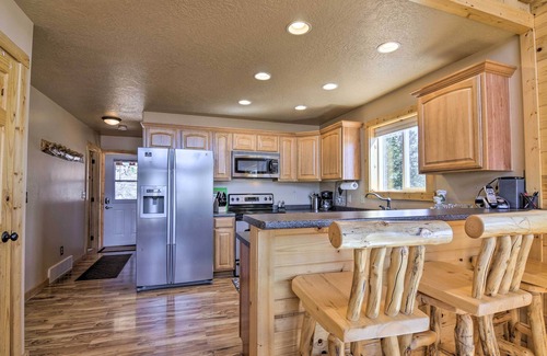 Meadow View Heights Cabin | Whistling Woods Cabin: Meadow Views + Gas Grill!
