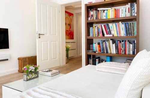 Altona-Altstadt Apartment | White Apartment Hamburg