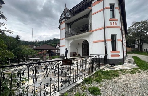 Bran Villa | White Castle Bran-Romania