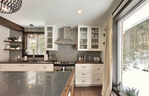Lac-Superieur Ski Chalet | White Cottage - Lake and Hot Tub - Mont-Tremblant Area