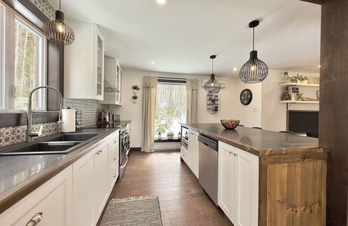 Lac-Superieur Ski Chalet | White Cottage - Lake and Hot Tub - Mont-Tremblant Area
