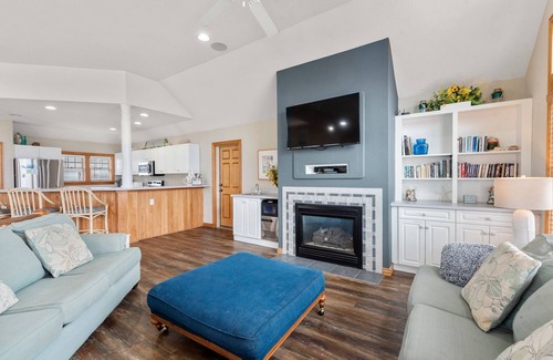 Buck Island House | White Dolphin: Hot Tub | Pool Access | Pets OK