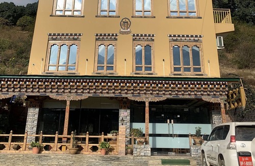 Khuruthang Hotel | white Dragon Hotel