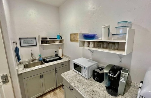 Ahwahnee Apartment | White Feather Suite/Hot Tub/Private/Sleeps 2