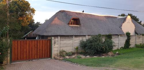 Okhahlamba Apartment | White Feathers