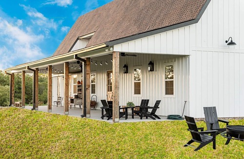 Montgomery House | White Gambrel Style Barn