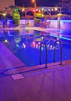 Mahmutlar Apartment | White gold