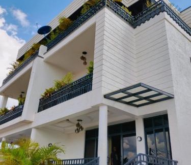 Kigali Bed & Breakfast | WHITE HOMEs AND ROOFTOP VIEW KIGALI