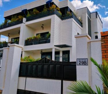 Kigali Bed & Breakfast | WHITE HOMEs AND ROOFTOP VIEW KIGALI