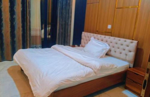Kigali Bed & Breakfast | WHITE HOMEs AND ROOFTOP VIEW KIGALI
