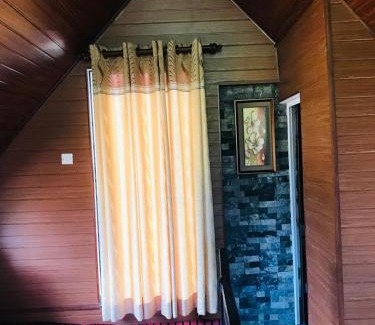 Nuwara Eliya House | White house