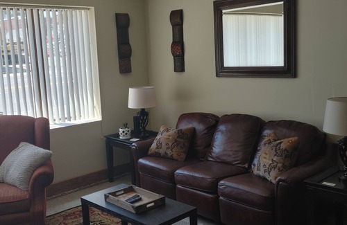 Brookfield Apartment | White House Lodge-Main Street Executive Apartment