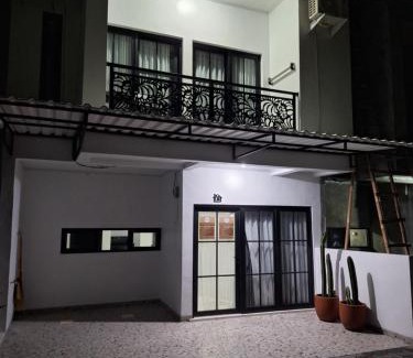 Candi Binangun Resort | White House Royal Villa B1