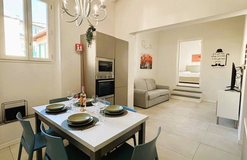 Isolotto Apartment | White Iris Apartment