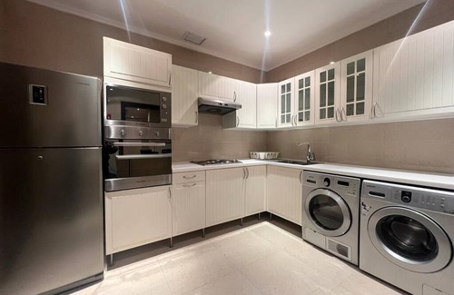 Mahboula Apartment | White luxury Suite hotel