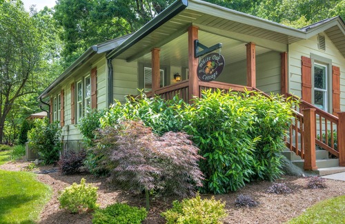 Black Mountain House | White Oak Cottage-Walk to Downtown Black Mountain