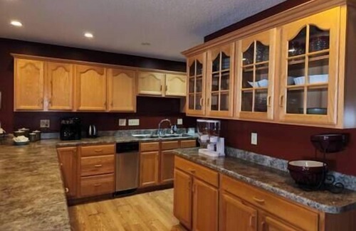 Green Valley Apartment | White Oak Lodge Guest House- Suite A