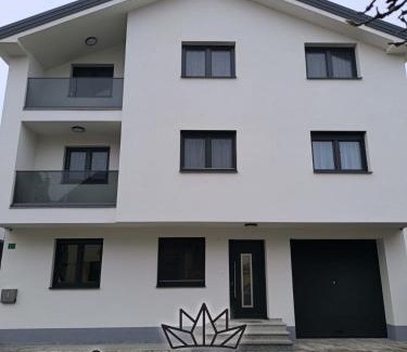 Sanski-Most Apartment | White Queen Apartments